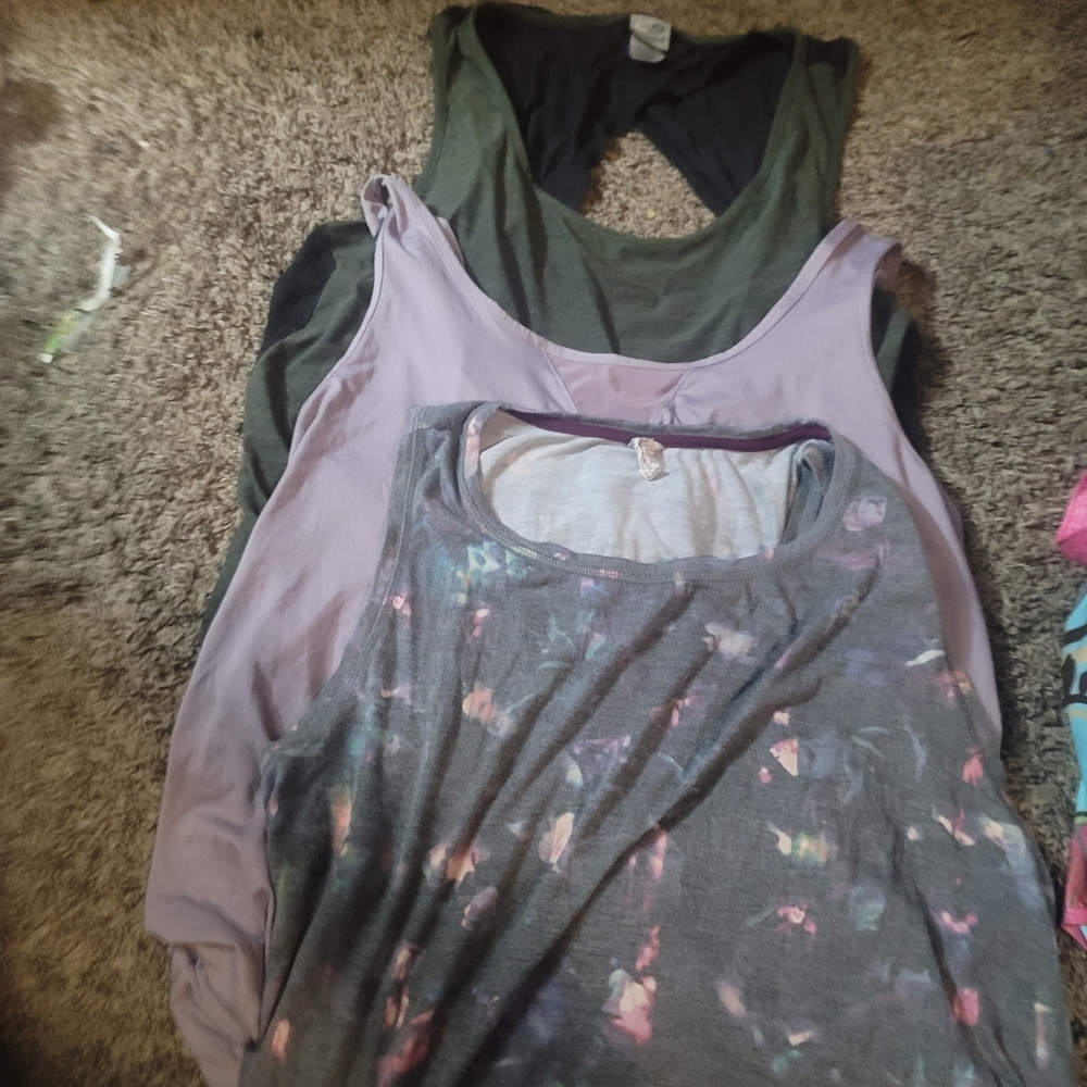 Lot of 4 ,xxl ,Champion active wear tanks